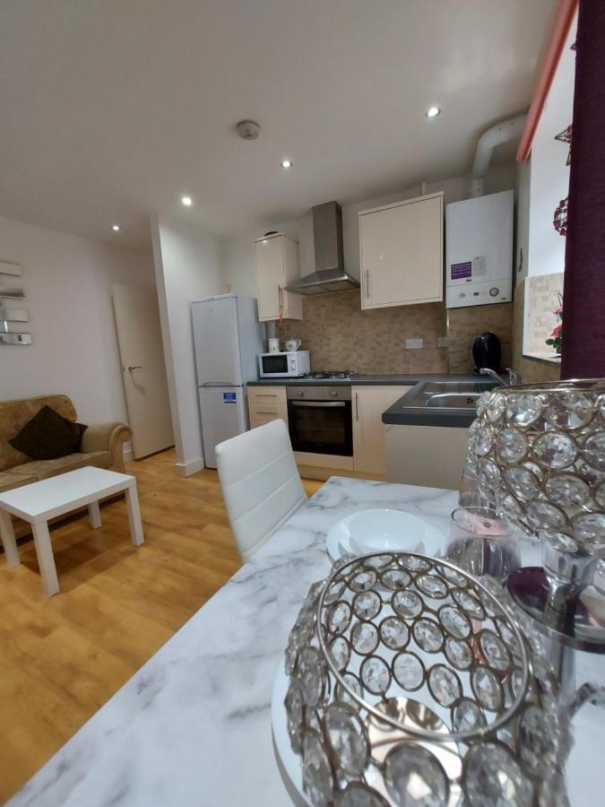 Lux Apartment In Gatwick Кролей Экстерьер фото