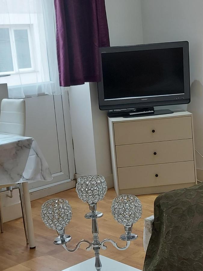 Lux Apartment In Gatwick Кролей Экстерьер фото