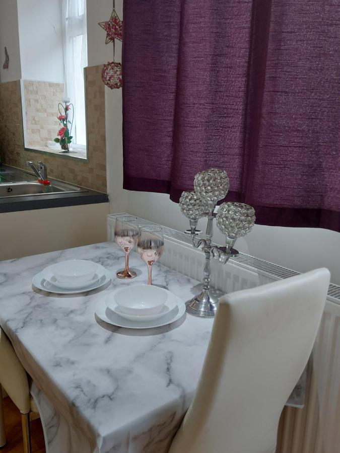 Lux Apartment In Gatwick Кролей Экстерьер фото