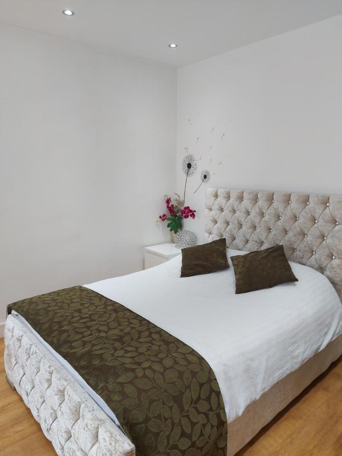 Lux Apartment In Gatwick Кролей Экстерьер фото
