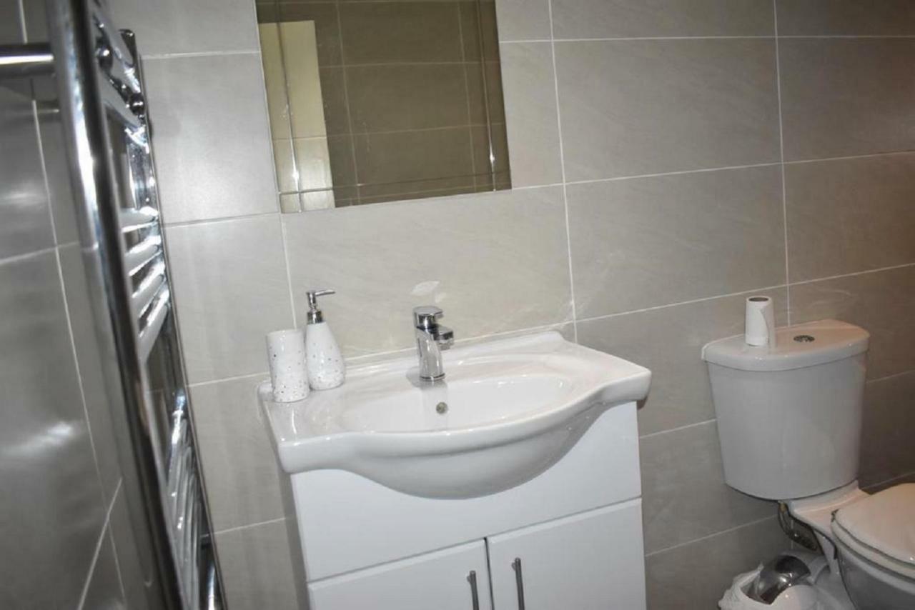 Lux Apartment In Gatwick Кролей Экстерьер фото